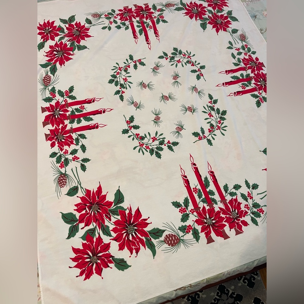 Vintage 1950/60s Christmas cotton blend tablecloth 51”x43” poinsettias candles‎